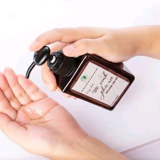 D ung d ịch v ệ s inh p hụ n ữ 150ml