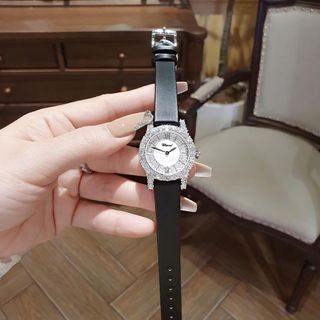 ĐỒNG HỒ NỮ CAO CẤP CHOPA DÂY DA ĐÍNH HỘT XOÀN CHẤU