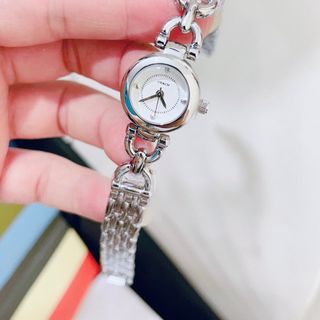 Đồng hồ nữ caochss lắc nhí