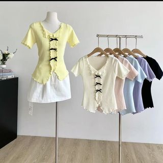 Áo thun kiểu cổ bèo phối nơ – phong cách nữ tính quyến rũ