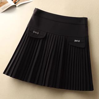 Chân váy xếp ly ngắn – phối túi nắp thời thượng
