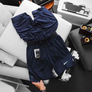 Short Nik xi giãn runing 2 lớp. Lớp lưới bên trong mềm thoáng mát, co giãn 4c, 2 túi khoá kéo Size : m l xl 2xl /2222/8c 4 màu / ri 32c