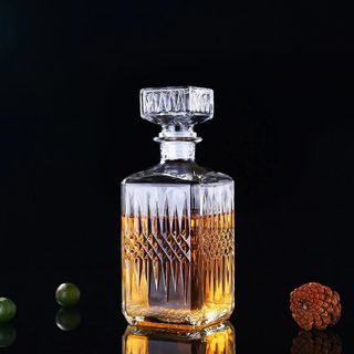 BÌNH THỦY TINH ĐỰNG RƯỢU VUÔNG