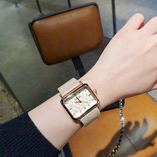 ĐỒNG HỒ NỮ THỜI TRANG GUEZ MẶT VUÔNG DÂY NHỰA