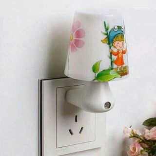 ĐÈN NGỦ CẢM ỨNG HÌNH CÁI LY HỌA TIẾT