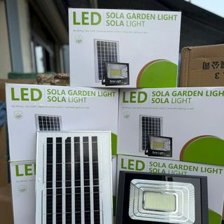 Đèn Led Năng Lượng Mặt Trời Tích Điện Sẵn