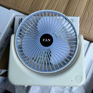 Quạt tích điện để bàn xoay 270 độ