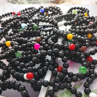 Chuỗi đeo tay phong thủy đá đen 10ly mix hat