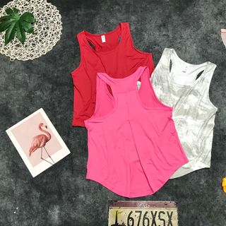 Áo tank nữ Chất liệu: mè Size: M L ri 22