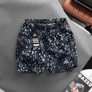 Short das xi giãn runing 2 lớp. Lớp lưới bên trong mềm thoáng mát, co giãn 4c, 2 túi khoá kéo. Phụ liệu hãng Size : m l xl 2xl /2222/8c 6 màu / ri 48c
