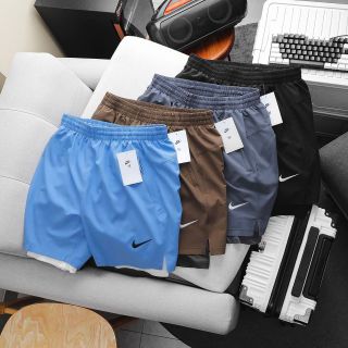 Short Nik xi giãn runing 2 lớp. Lớp lưới bên trong mềm thoáng mát, co giãn 4c, 2 túi khoá kéo và 1 túi trong nhỏ Logo thêu Size : m l xl 2xl /2222/8c 4 màu / ri 32c