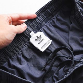 Short das xi giãn runing 2 lớp. Lớp lưới bên trong mềm thoáng mát, co giãn 4c, 2 túi khoá kéo. Phụ liệu hãng Size : m l xl 2xl /2222/8c 5 màu / ri 40c