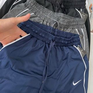 Jogger sọc né ống bo logo thêu mới Màu : đen, xám,xanh đen, trắng Hàng sẵn số lượng mẫu lựa size và màu Phom chất chuẩn đẹp Size m.l.xl.xxl(ri8c)