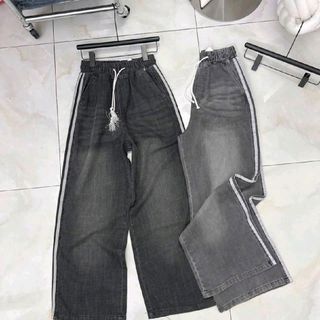 Quần Jean nữ hack dáng, lưng thun suông dài 100-102 cm; ống rộng 28cm ,phối sọc ở eo (0132)