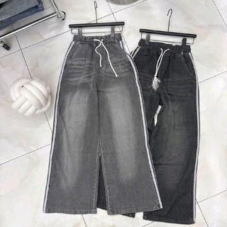 Quần Jean nữ hack dáng, lưng thun suông dài 100-102 cm; ống rộng 28cm ,phối sọc ở eo (0132)