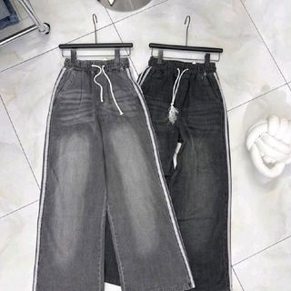 Quần Jean nữ hack dáng, lưng thun suông dài 100-102 cm; ống rộng 28cm ,phối sọc ở eo (0132)