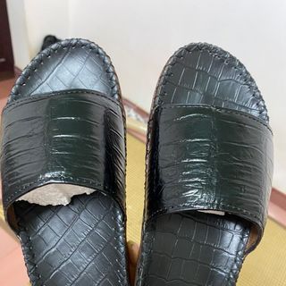 Dép Nam da cá sấu