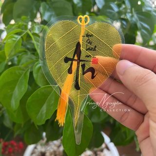 Lá Bồ Đề Chữ Thư Pháp Bình An May Mắn Tài Lộc Để Ví ỐP Lưng ĐT , Treo Xe