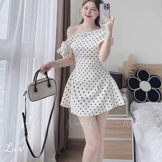 Đầm thiết kế bẹt vai chấm bi