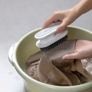 Bàn Chải Nhựa Có Tay Cầm Tiện Dụng