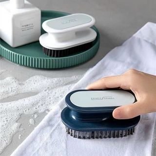 Bàn Chải Nhựa Có Tay Cầm Tiện Dụng