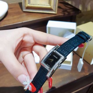 ĐỒNG HỒ NỮ CAO CẤP VERSAC DÂY DA VÂN MẶT CHỮ NHẬT NIỀNG ĐÁ