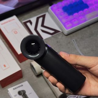 [Phiên Bản Mới 2025] Quạt Mini Cầm Tay Không Cánh – Công Nghệ Làm Lạnh Bằng Chip – Dung Lượng Pin 2000mAh – Màn Hình LED Hiển Thị Nhiệt Độ & Pin
