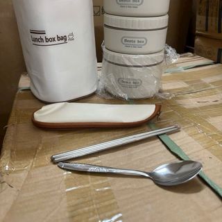 Hộp cơm 3 tầng lunbox kèm muỗng đũa