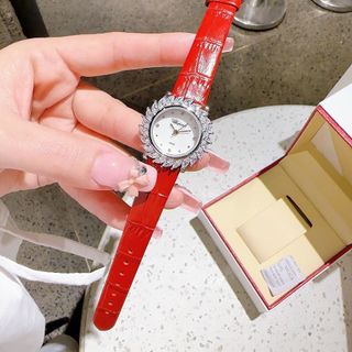 ĐỒNG HỒ NỮ TRUNG CẤP DA CHOBARD HOA VIỀN ĐÁ