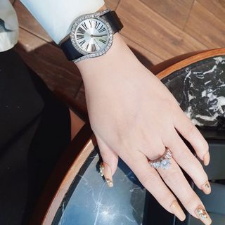 GIÁ TỐT ĐỒNG HỒ NỮ TRUNG CẤP MỊTHNA KAS DÂY LỤA MẶT LA MÃ