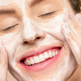 Gel Rửa Mặt Compliment No Problem - Làm Sạch Sâu, Giảm Kiềm Dầu 200ml
