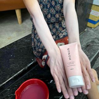 Ủ trắng da body tinh chất hoa hồng đá Honus