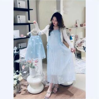 [Không kèm khoác] Maxi đôi mẹ và bé - Váy maxi dập ly 2 dây đính hoa cho mẹ và bé đi biển