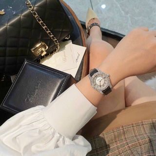 ĐỒNG HỒ NỮ CAO CẤP CHOBARD DÂY DA LỤA VIỀN HỘT XOÀN