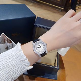 ĐỒNG HỒ NỮ CAO CẤP CHOBARD DÂY DA LỤA VIỀN HỘT XOÀN