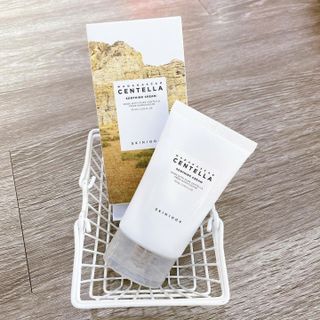 Kem Dưỡng Ẩm Làm Dịu Da Skin1004 Madagascar Centella Soothing Cream75ml