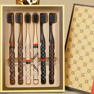SET 6 BÀN CHẢI ĐÁNH RĂNG LÔNG MỀM KÈM HỘP SANG CHẢNH