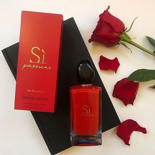 Nước hoa nữ SìPassione màu đỏ