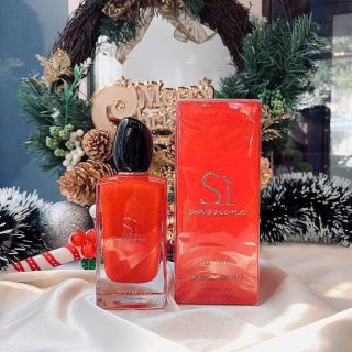 Nước hoa nữ SìPassione màu đỏ