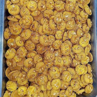 BÁNH BỘT ĐẬU GIÒN – GIỮ TRỌN HƯƠNG VỊ XƯA CỦA LÒ TRUYỀN THỐNG 300G - WINNIE HOUSE