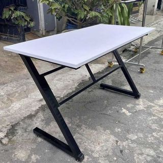 Bàn làm việc, bàn học chân sắt mẫu chữ Z