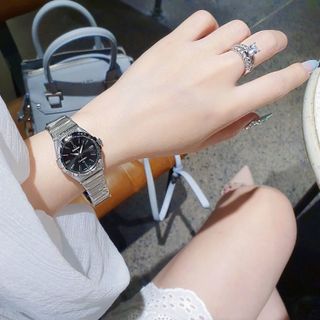 SALE BỎ MẪU ĐỒNG HỒ NAM NỮ TRUNG CẤP ÔMÊGI DÂY THÉP VIỀN LA MÃ