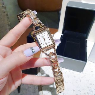 SALE BỎ MẪU ĐỒNG HỒ NỮ THỜI TRANG GUZCI MẶT CHỮ NHẬT DÂY LẮC