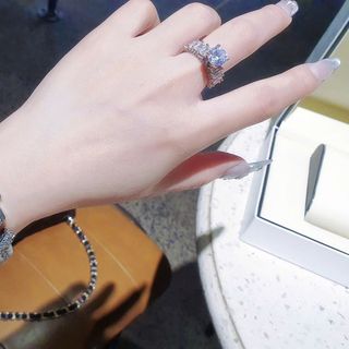 SALE BỎ MẪU ĐỒNG HỒ NỮ THỜI TRANG TRANEL DÂY NGỌC TRAI NƠ