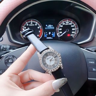 SALE BỎ MẪU ĐỒNG HỒ NỮ THỜI TRANG CHOPAD DÂY DA MẶT HỘT