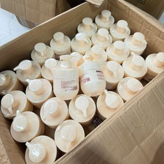 THANH LÝ LÔ 180 Kem dưỡng body nội địa trung Date 2027 ( VUI LÒNG NHANH CHÓNG LÊN ĐƠN, TRANH TÌNH TRJANG HẾT HÀNG ) giá sỉ