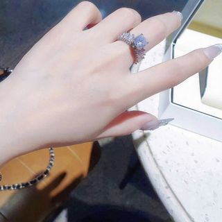 SALE BỎ MẪU ĐỒNG HỒ NỮ THỜI TRANG MKORS LẮC DÂY ĐÁ ĐÍNH HỘT
