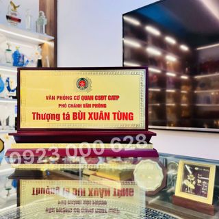 Biển để bàn, biển chức danh, biển tên gỗ đồng để bàn
