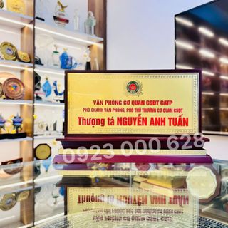 Biển để bàn, biển chức danh, biển tên gỗ đồng để bàn