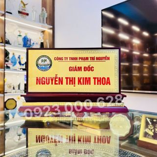 Biển để bàn, biển chức danh, biển tên gỗ đồng để bàn